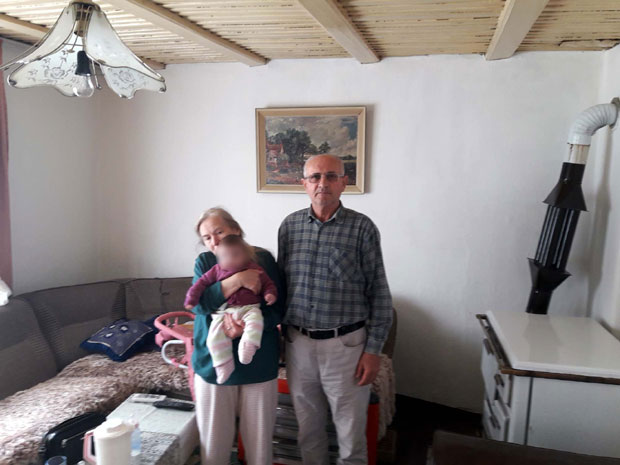 Времешна породиља: Тешко издржавам ћерку Алину